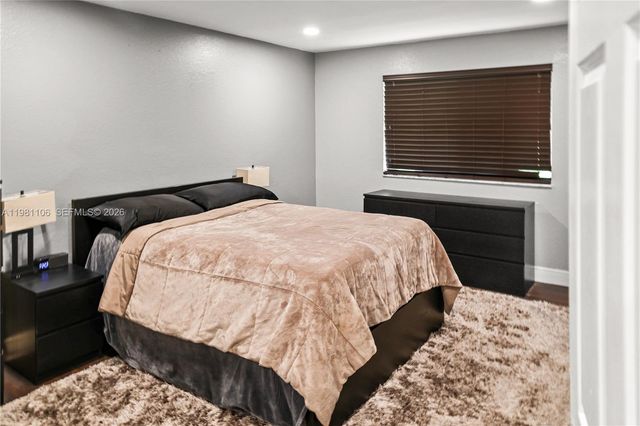 6037 SW 19th St, North Lauderdale, FL 33068