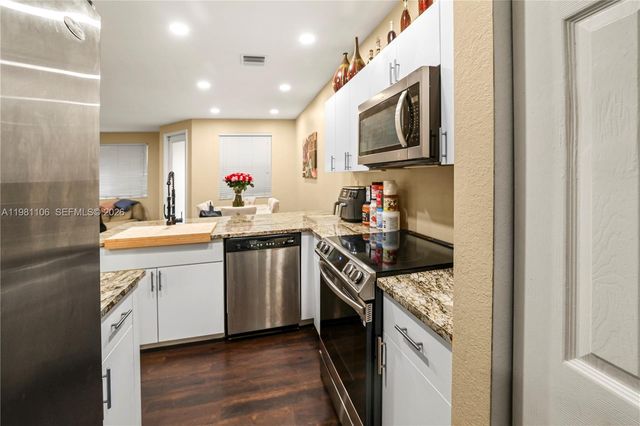 6037 SW 19th St, North Lauderdale, FL 33068