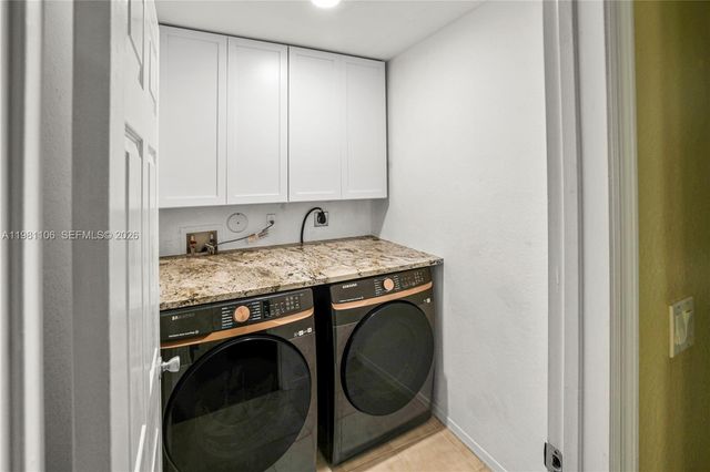 6037 SW 19th St, North Lauderdale, FL 33068