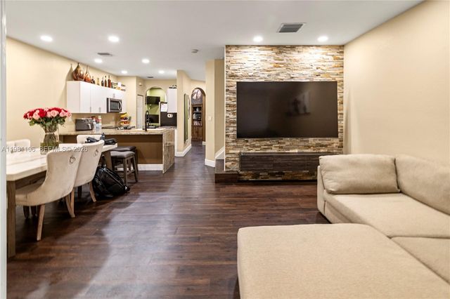 6037 SW 19th St, North Lauderdale, FL 33068