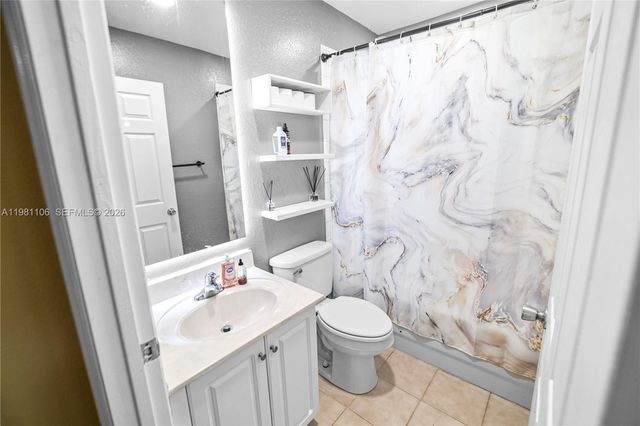 6037 SW 19th St, North Lauderdale, FL 33068