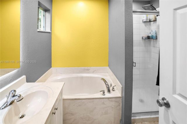 6037 SW 19th St, North Lauderdale, FL 33068