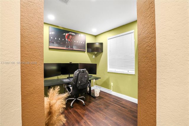 6037 SW 19th St, North Lauderdale, FL 33068