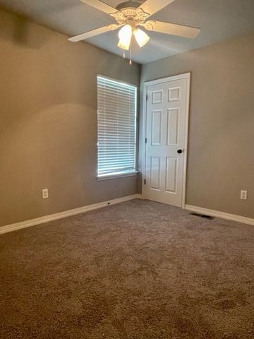 2103 Azlin Place A, Siloam Springs, AR 72761