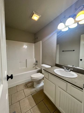 2103 Azlin Place A, Siloam Springs, AR 72761