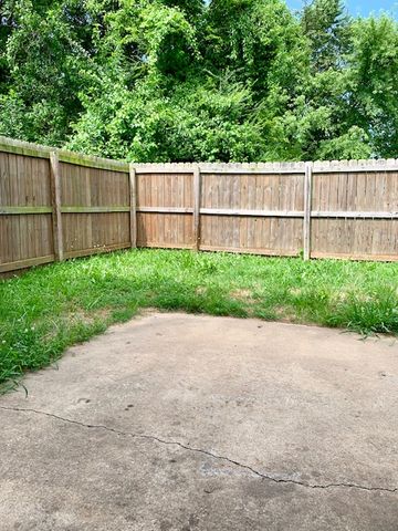 2103 Azlin Place A, Siloam Springs, AR 72761