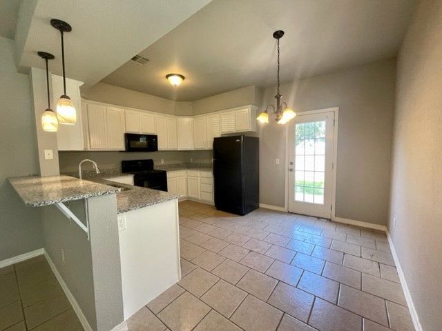2103 Azlin Place A, Siloam Springs, AR 72761