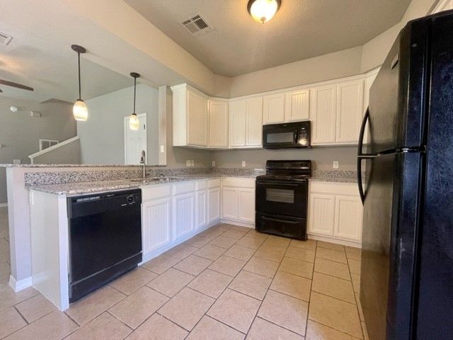 2103 Azlin Place A, Siloam Springs, AR 72761