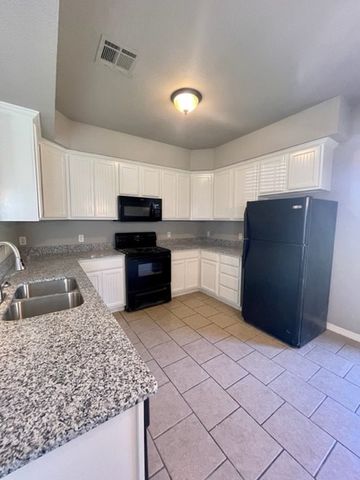 2103 Azlin Place A, Siloam Springs, AR 72761