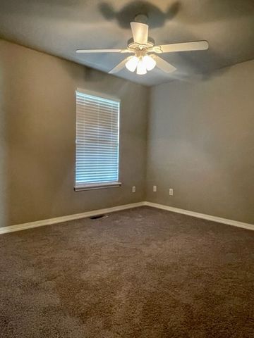 2103 Azlin Place A, Siloam Springs, AR 72761