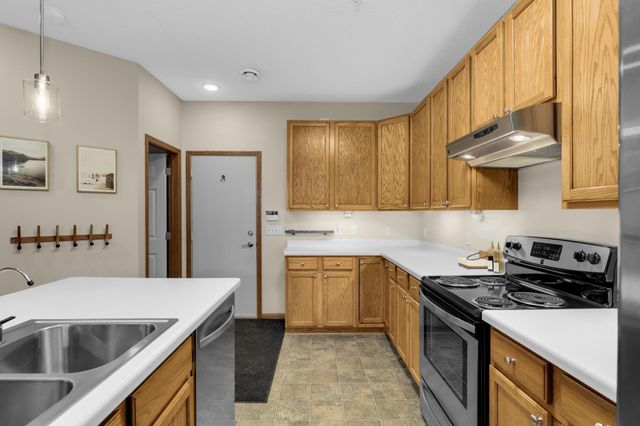 4883 Boatman Lane 6902, Inver Grove Heights, MN 55076