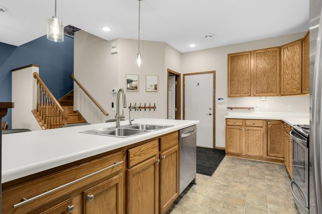 4883 Boatman Lane 6902, Inver Grove Heights, MN 55076