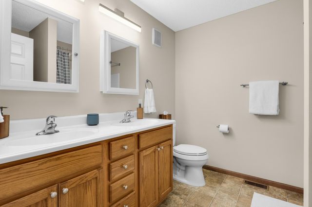 4883 Boatman Lane 6902, Inver Grove Heights, MN 55076