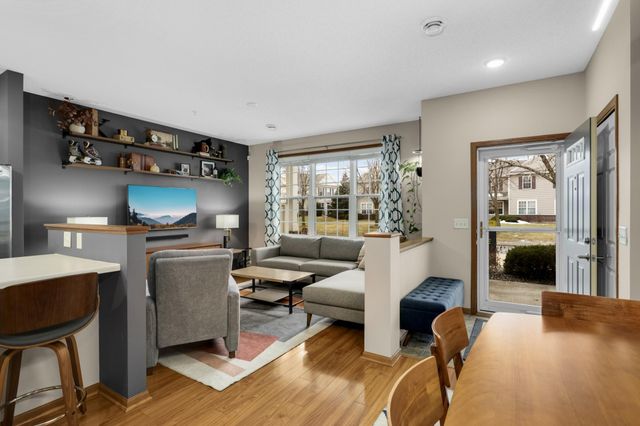 4883 Boatman Lane 6902, Inver Grove Heights, MN 55076