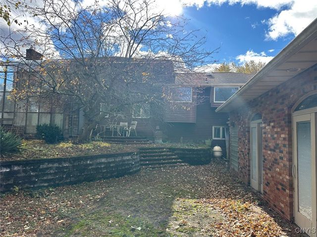 106 Victoria Park Drive, Salina, NY 13088