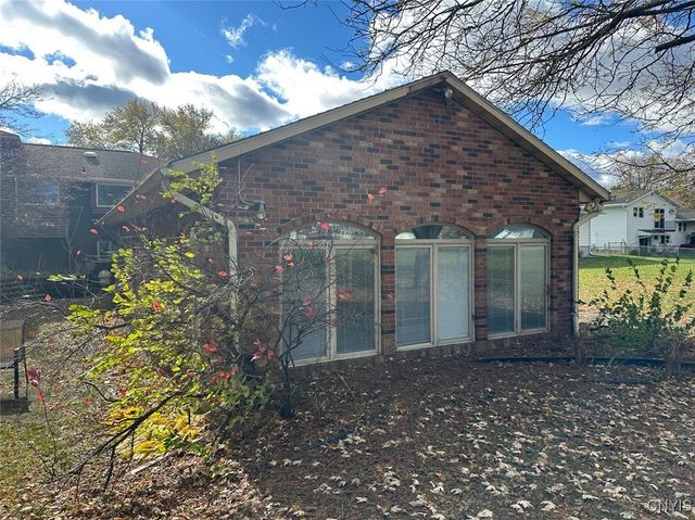 106 Victoria Park Drive, Salina, NY 13088