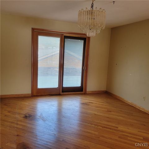 106 Victoria Park Drive, Salina, NY 13088