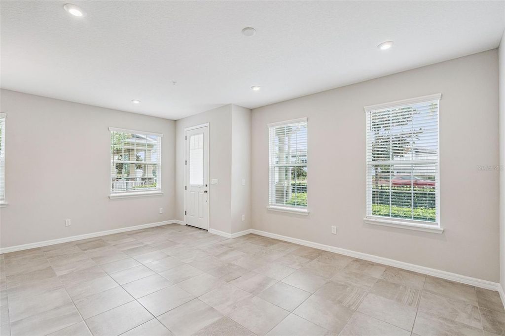 Image 10 of property listing at 9457 RANDAL PARK BOULEVARD, Orlando, FL 32832