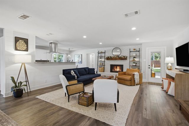 6136 Wrigley Way, Fort Worth, TX 76133
