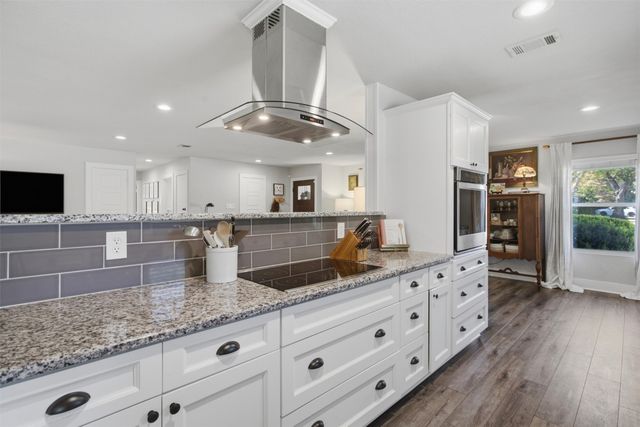6136 Wrigley Way, Fort Worth, TX 76133