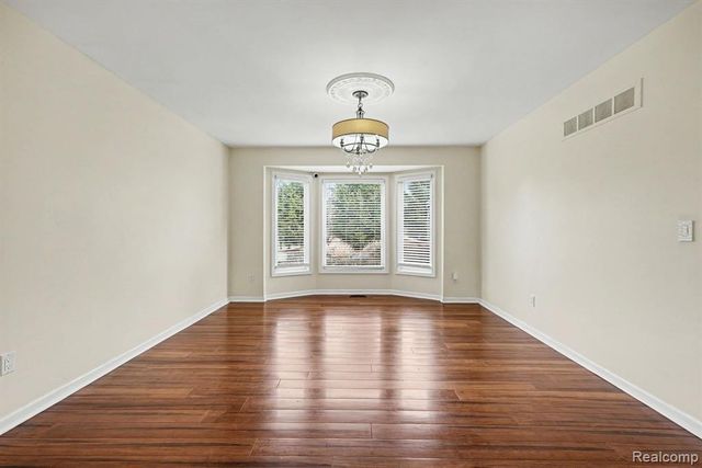 1941 Mapleridge Road, Rochester Hills, MI 48309