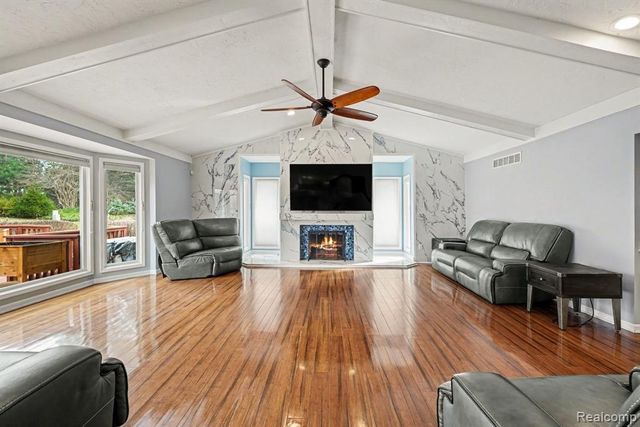 1941 Mapleridge Road, Rochester Hills, MI 48309