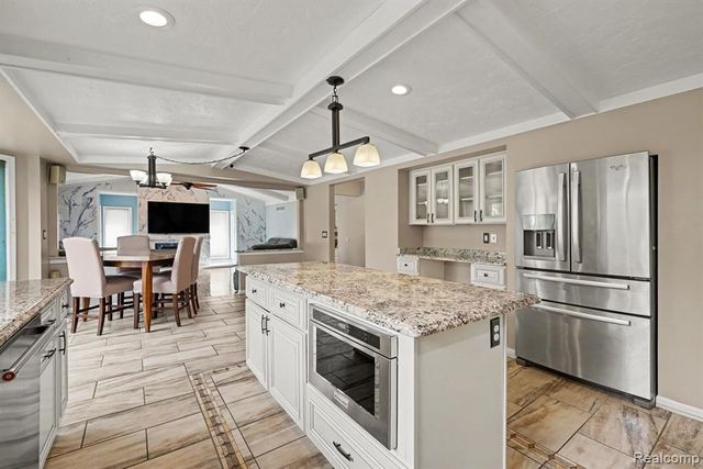 1941 Mapleridge Road, Rochester Hills, MI 48309