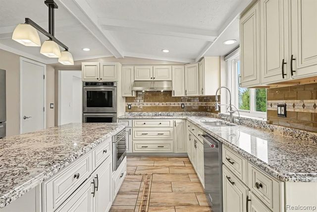 1941 Mapleridge Road, Rochester Hills, MI 48309