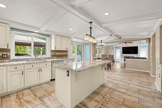 1941 Mapleridge Road, Rochester Hills, MI 48309