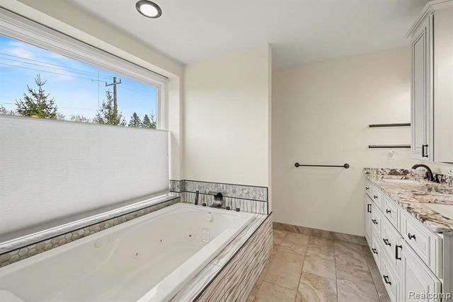 1941 Mapleridge Road, Rochester Hills, MI 48309