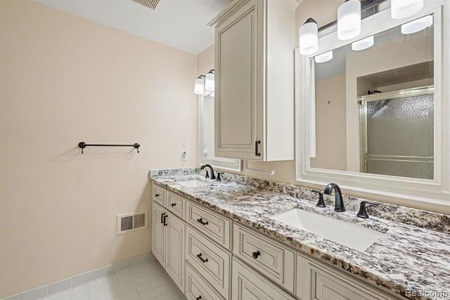 1941 Mapleridge Road, Rochester Hills, MI 48309