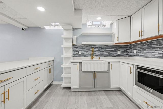 1941 Mapleridge Road, Rochester Hills, MI 48309