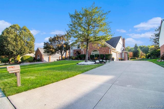 1941 Mapleridge Road, Rochester Hills, MI 48309