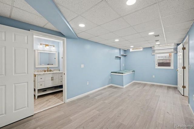 1941 Mapleridge Road, Rochester Hills, MI 48309