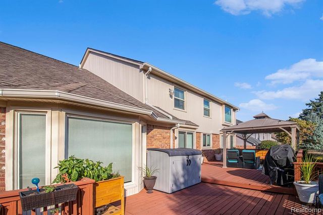 1941 Mapleridge Road, Rochester Hills, MI 48309