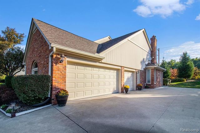 1941 Mapleridge Road, Rochester Hills, MI 48309