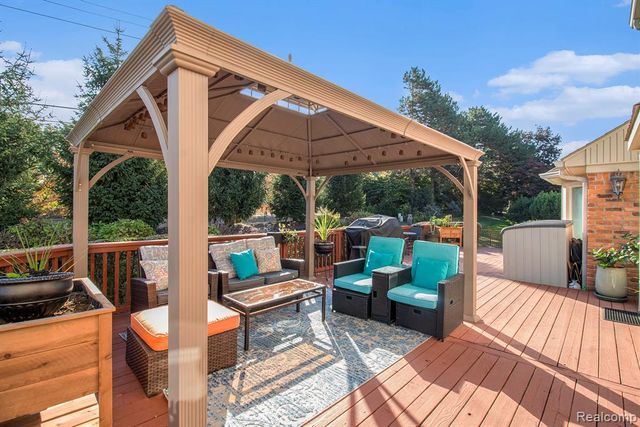 1941 Mapleridge Road, Rochester Hills, MI 48309