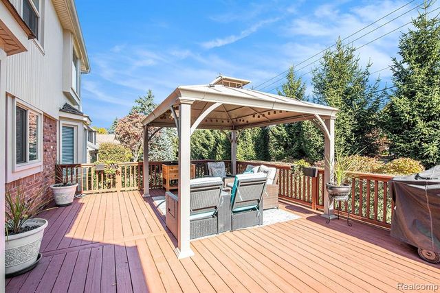 1941 Mapleridge Road, Rochester Hills, MI 48309