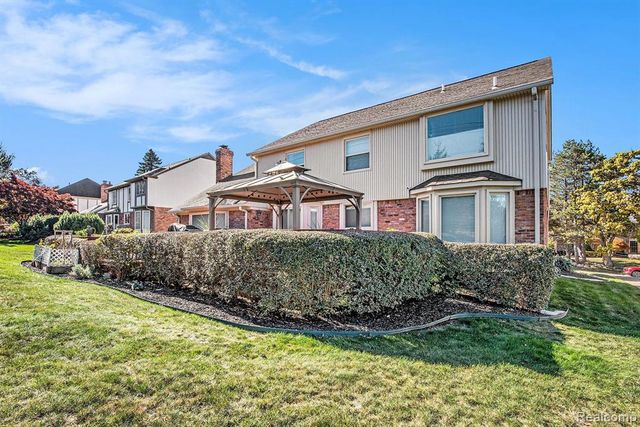 1941 Mapleridge Road, Rochester Hills, MI 48309