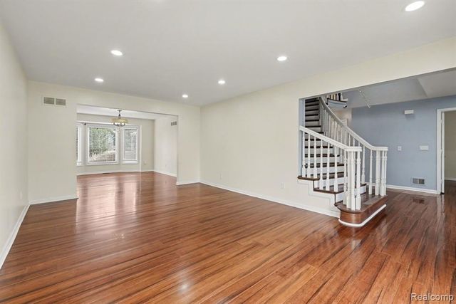 1941 Mapleridge Road, Rochester Hills, MI 48309