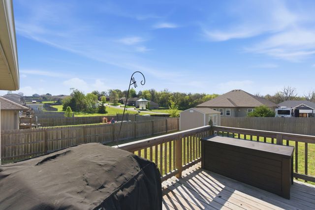 1070 E Lakota Street, Nixa, MO 65714