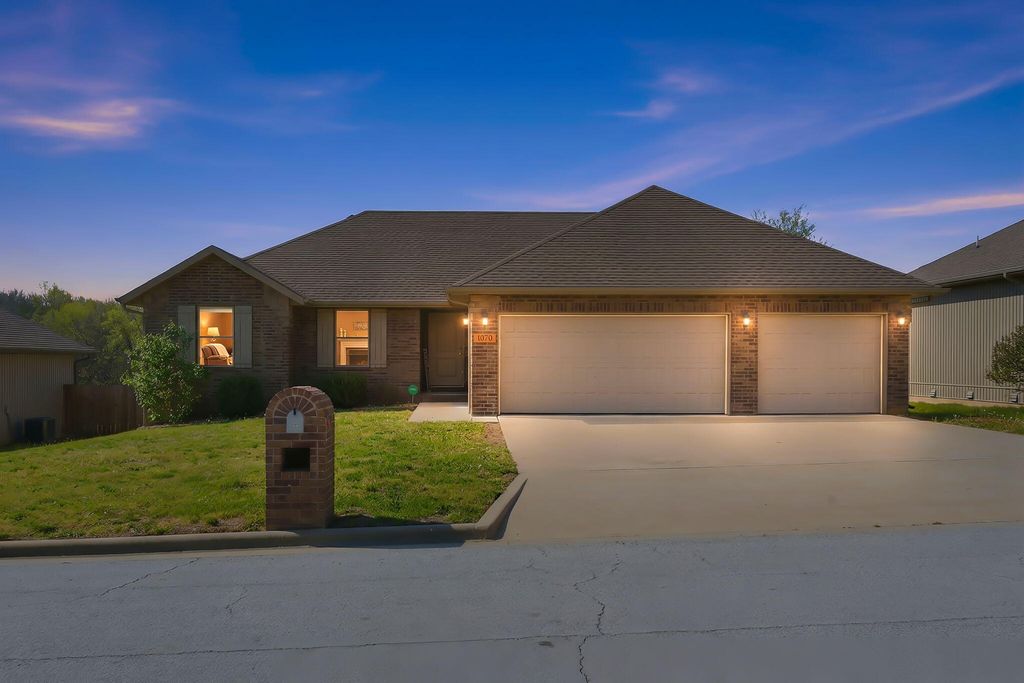 1070 E Lakota Street, Nixa, MO 65714