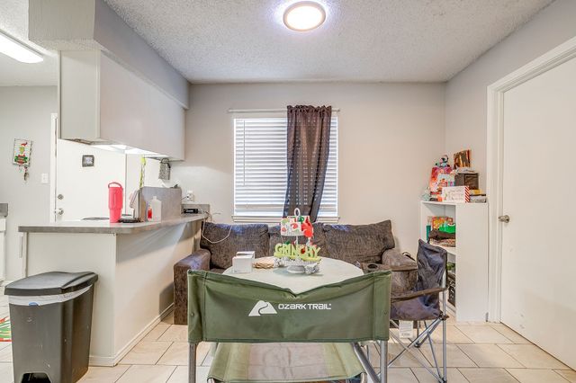 820 Ash Street, Burleson, TX 76028