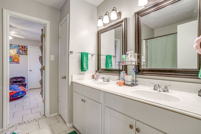 820 Ash Street, Burleson, TX 76028