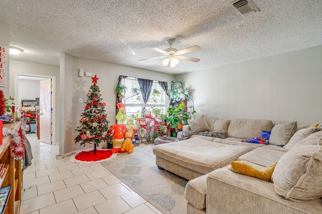 820 Ash Street, Burleson, TX 76028