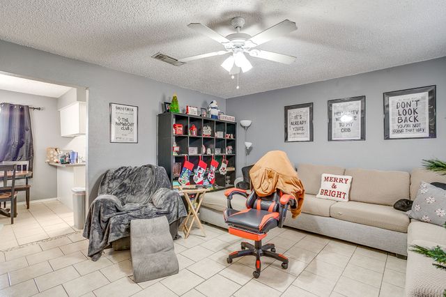 820 Ash Street, Burleson, TX 76028