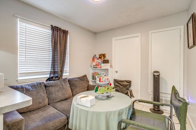 820 Ash Street, Burleson, TX 76028