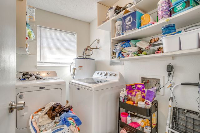 820 Ash Street, Burleson, TX 76028