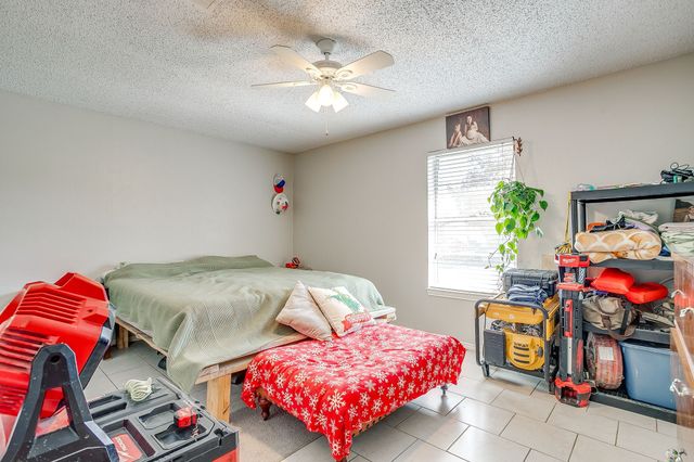 820 Ash Street, Burleson, TX 76028