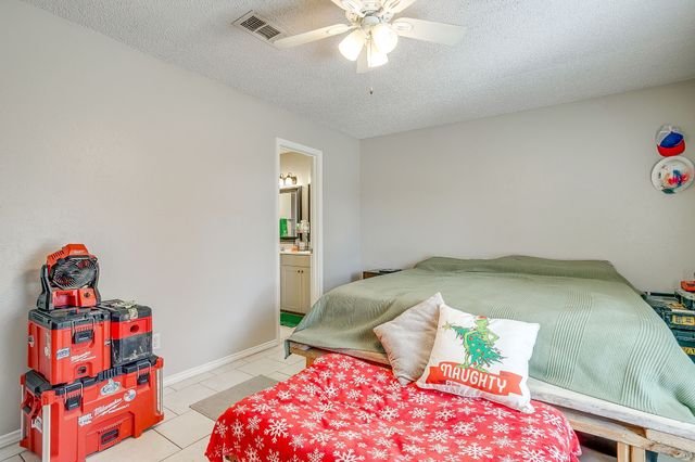 820 Ash Street, Burleson, TX 76028